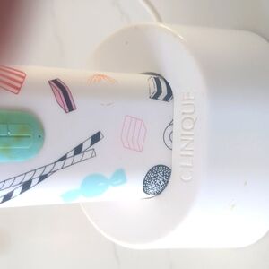 Clinique electric facial brush cleaner. Comes w/o box/inst.